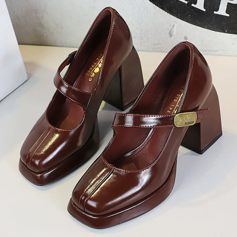 Shoe Tree - รองเท้า BIGTREE สไตล์เรโทร รองเท้าส้นหนาสำหรับผู้หญิง รองเท้าส้นบล็อก รองเท้าหัวเข็มขัดโลหะ
