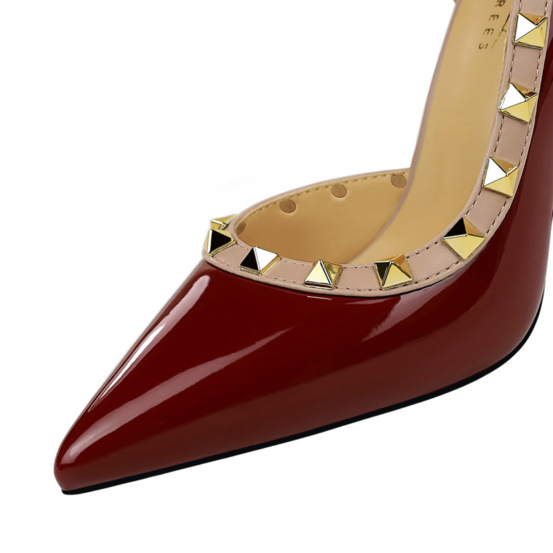 รองเท้าส้นสูงผู้หญิงแบบเซ็กซี่ - Shoe Tree บทวิจารณ์และราคา