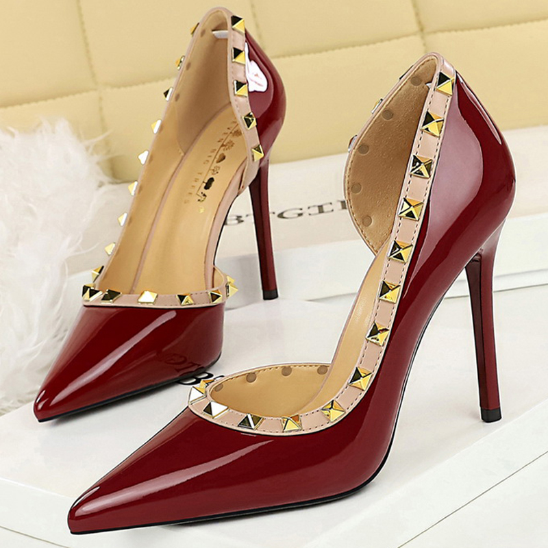 รองเท้าส้นสูงผู้หญิงแบบเซ็กซี่ - Shoe Tree บทวิจารณ์และราคา