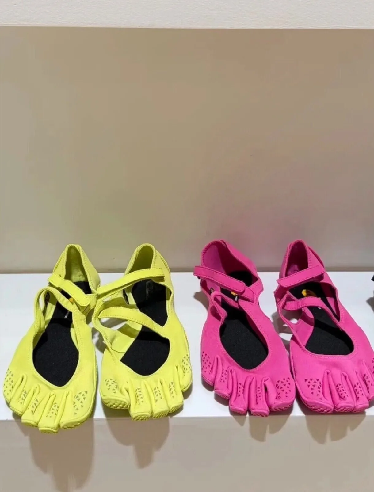 รองเท้าผ้าใบผู้หญิง Five Finge - Sneaker Box บทวิจารณ์และราคา